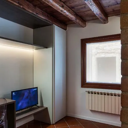 Antico Caminetto Biennale Apartament