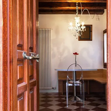 Apartamento Antico Caminetto Biennale
